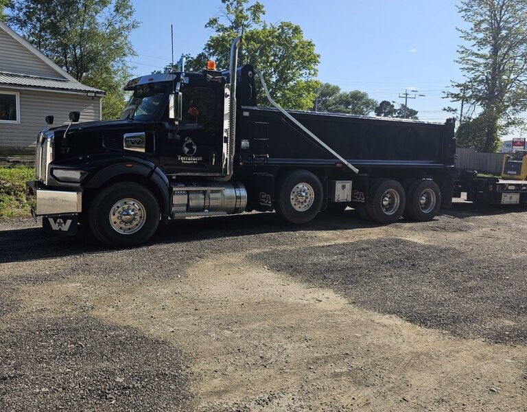 2020 Black Dump Truck