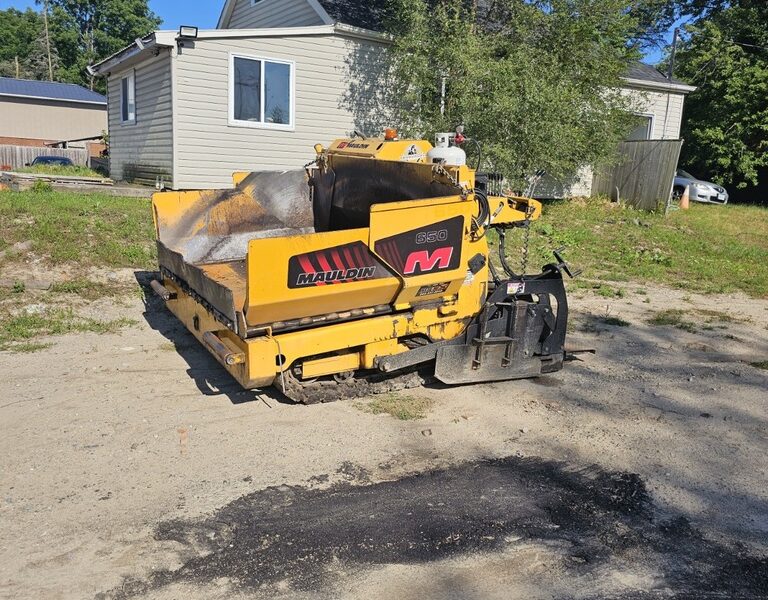 Mauldin M650 Asphalt Paver