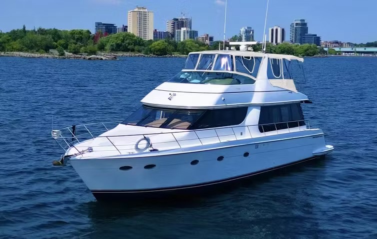 65' Carver Yacht