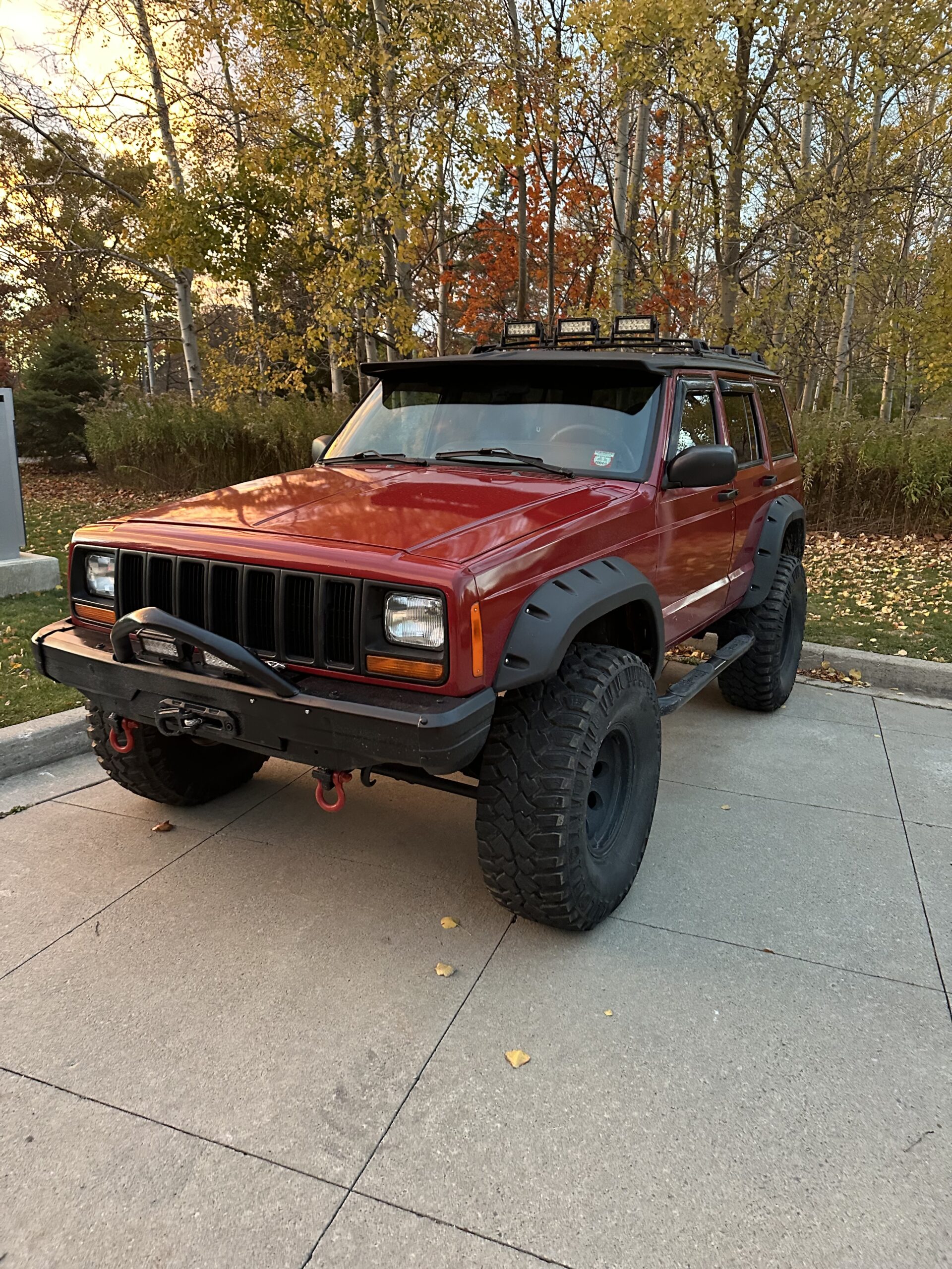 2000 Jeep Cherokee (XJ) – Lifted on 38s, Built for Pure Off-Road Attitude