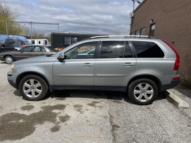 Volvo XC90 (Silver) – Scandinavian Safety, Subtle Strength, and Everyday Realism